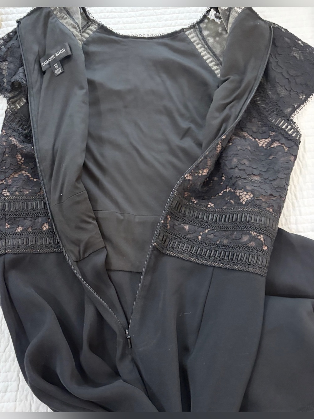 STUNNING SZ 12 PRELOVED Tadashi Shoji Black Lace and Crepe A-Line Gown Black Tie - Picture 11 of 11